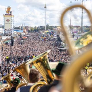 Tausende Zuschauer beim Platzkonzert 2024