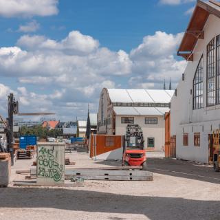 Die 14 großen Zelte schmücken bereits die Wirtsbudenstraße