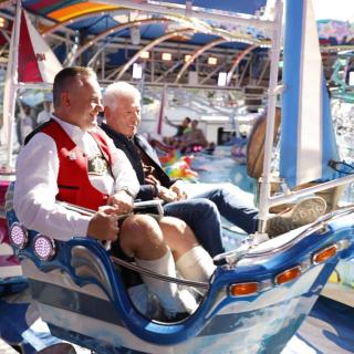 Wiesnchef Dr. Christian Scharpf und OB Dieter Reiter testen den Happy Sailor