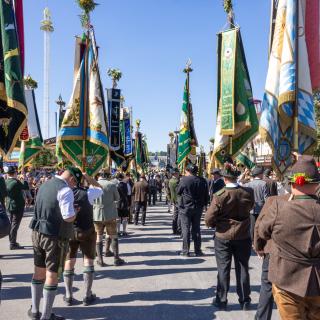 Jedes Jahr ein absolutes Highlight: Der traditionelle Trachten und Schützenumzug am ersten Sonntag der Wiesn. 
