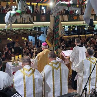 Die Geistlichen bei dem Schausteller-Gottesdienst 