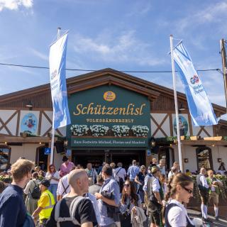 Das Volkssängerzelt Schützenliesl auf der Oidn Wiesn